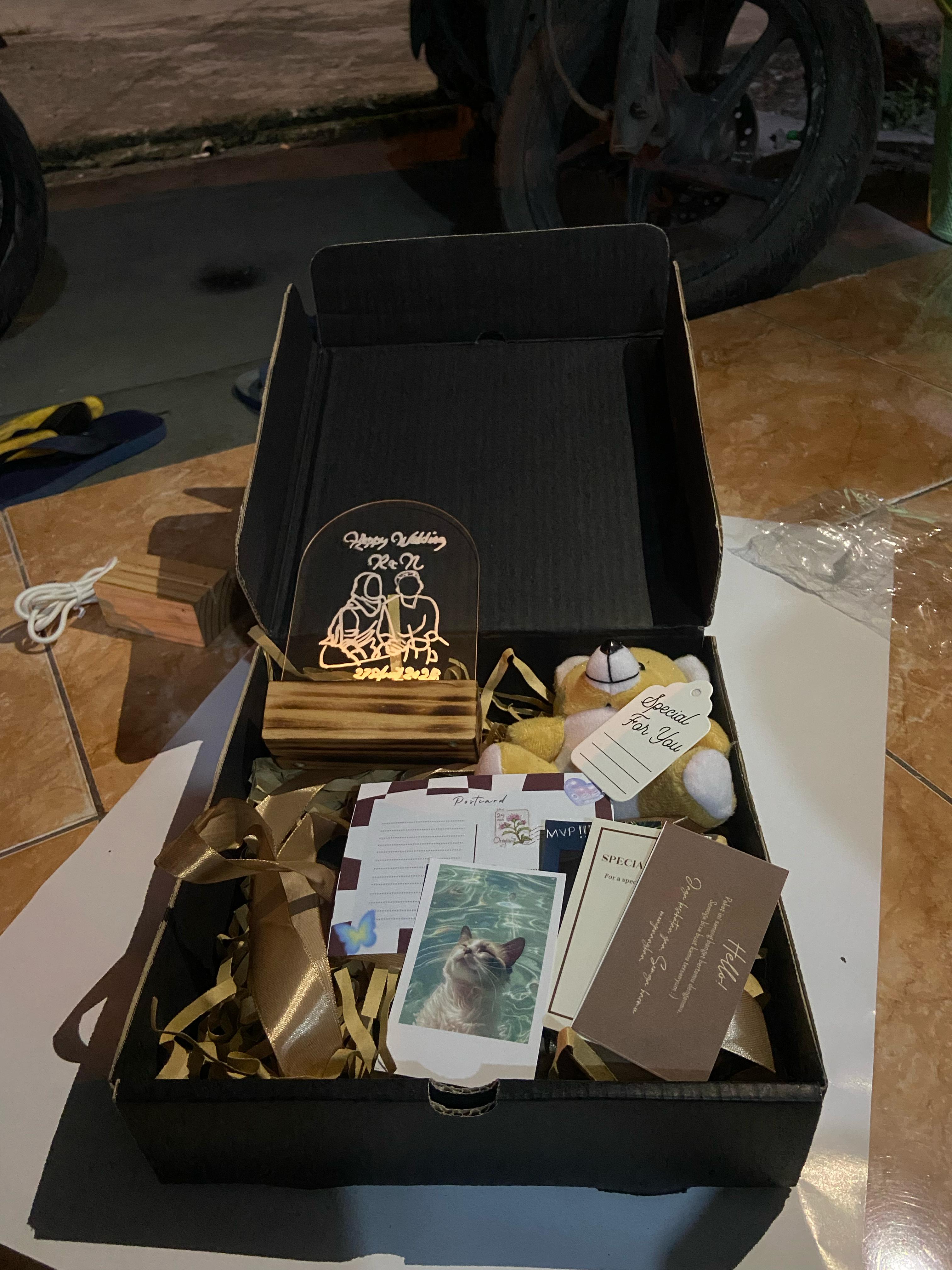Hampers Gold